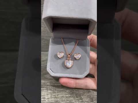 Подарок девушке Набор с цирконами "Хрустальные сердечки" серьги и колье медзолото 18К Xuping в бархатной коробочке - фото 1 - id-p2411777859