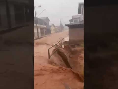 Temporal provoca enxurrada e transtornos na cidade de Pescador/MG #poescadormg #temporal #enxurrada