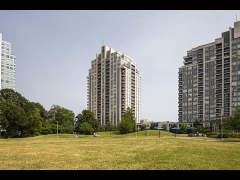 Home for sale at 7 North Park Road # 401, Vaughan, ON L4J 0A1