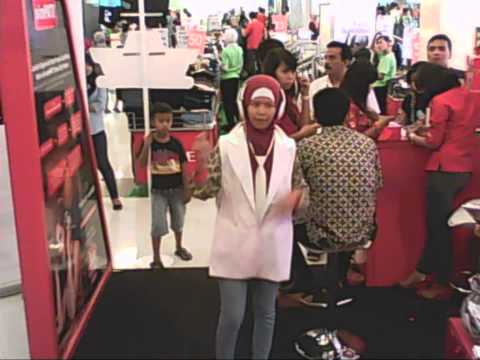 sisil-mensengarkan lagu.wmv