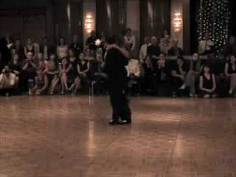  Giselle Anne  and  Gustavo Naveira  are  dancing  to  the  tango  "  Se Va La Vida  "