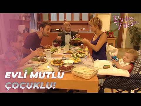 Eren ve Aslı'nın Mutlu Aile Tablosu! - Evdeki Yabancı 3.Bölüm
