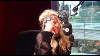 Ke$ha chats up Harry Styles and rubs glitter on Grimmy&#39;s face