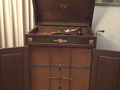COON-SANDERS NIGHTHAWKS - EVERYTHING IS HOTSY-TOTSY NOW! - ROARING 20'S VICTROLA.MP4