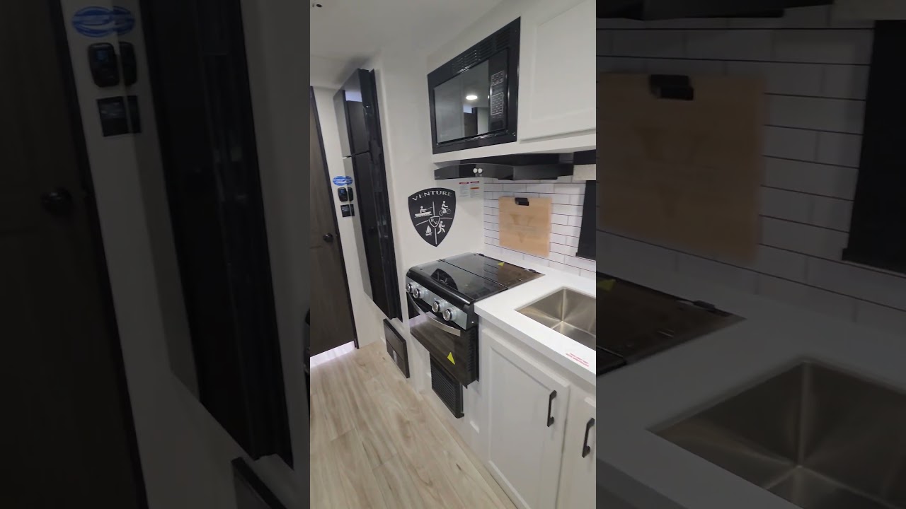 2026 Venture RV SportTrek Stinger STS192VRB TRAVEL TRAILER