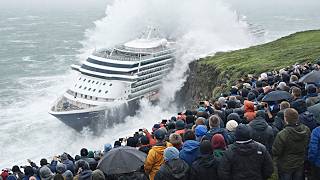 Cruise Ships VS Monster Waves in Mega Storms MQDEFAULT Thumbnail