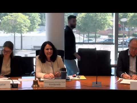 Video Thumbnail: Modernisierung der Justiz im Fokus der Sachverständigen