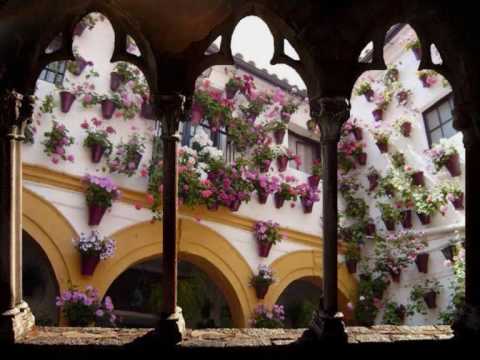 INESSA GALANTE  sing Tu che la vanita Verdi - Patio flowers Cordoba Spain