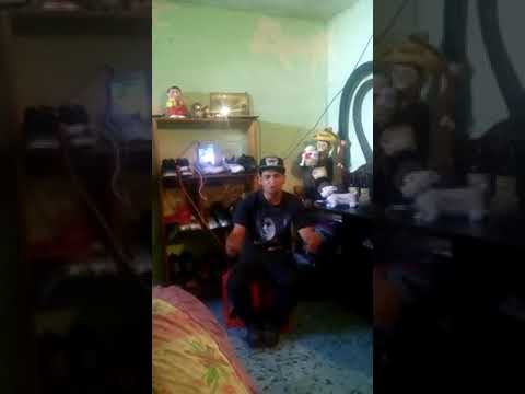 Con las manos en el aire