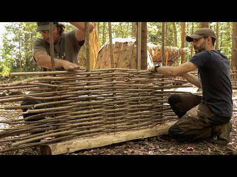 , title : 'Building a Medieval Fence: Bushcraft Skills'