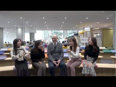 児童教育学科 20211224【国際観光ビジネス学科】[リチャード先生 英語インタビュー2021] 在学生から、高校生のみなさんへのメッセージ
