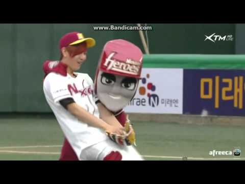 120501 LED Apple at Nexen Baseball Game