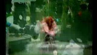 Avril Lavigne - Alone