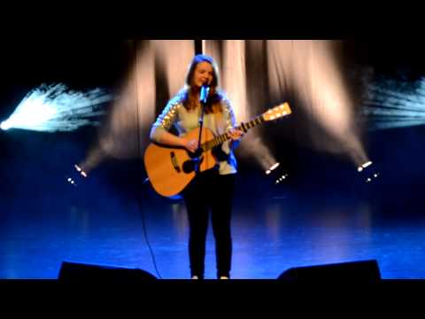 Karoline Husevåg Ellingsen singing Emmylou by first aid kit