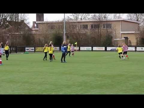 Doelpunt van Ilse voor de Spartanen Me1 tegen De Blokkers Me2