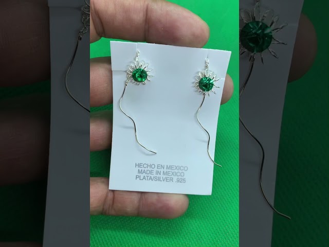 Vídeo relacionado con JewelryWe Pendientes Aro Zoro Hombre: Juego de Aretes Plata Colgantes de Personaje de Anime de Acero Inoxidable para Caballero Hipoalergénico Antialérgico 3 Piezas - Para Uso Diario Regalo