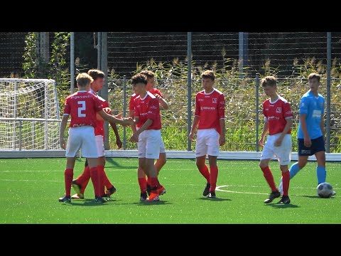 Eerste helft VV DOVO JO17-1 - F.C. Den Helder JO17-1.