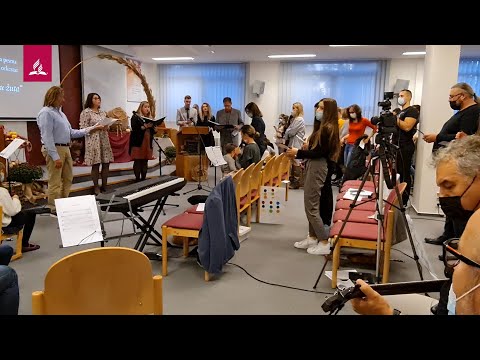 "Polja su žuta" - Fanuel, crkveni orkestar i vernici crkve Fellbach