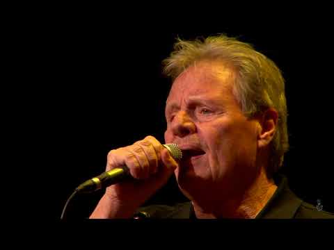 Delbert McClinton - Two More Bottles Of Wine  (Live on eTown)