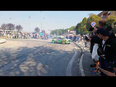 Fiat 131 di Paolo Diana fa tondi in rotonda Rally Legend 2018