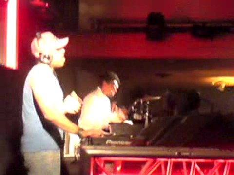 D-Rashid ft Vikesh on percussion @ Flavourz