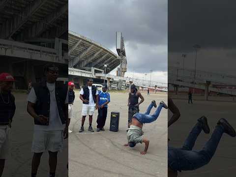 Worlds most deadliest Dance moves done by Cameroon dancer Baracuda for Kokopee song Ogogoro in Lagos