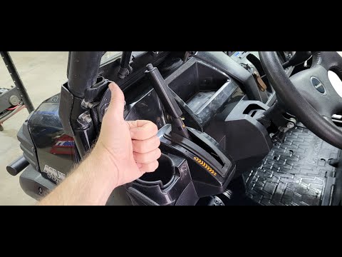 So stellen Sie die Feststellbremse bei Kawasaki Mule Pro FX/FXT/FXR/DX/DXT Modellen ab 2015 ein.