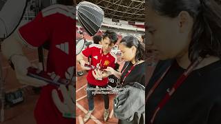 Download lagu Ariel Noah asking a crew member to take his photo at the MU Legends match #ariel #arielnoah mp3