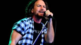 Pearl Jam - Sittin&#39; on the dock of the bay ( Otis redding cover )