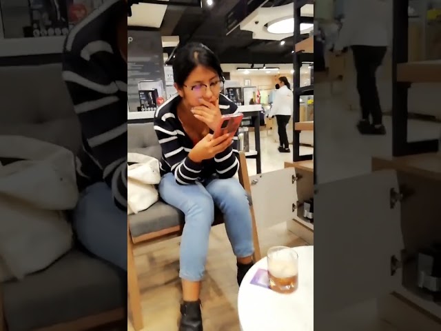 Vídeo relacionado con OVBOVA Zapatillas de casa unisex suaves de felpa para disfraz de animales, patas, zapatillas de invierno para mujer y hombre, pantuflas mullidas de peluche