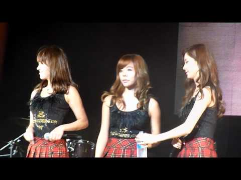 [SMTOWN 2010 - LA] SNSD 소녀시대 intro + Sunny being adorable ^^ [100904]