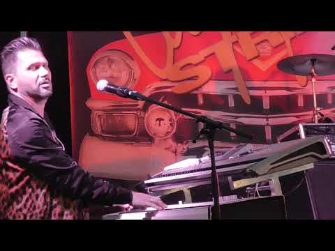 Cagey Strings 2019 Moosach -Twist And Shout