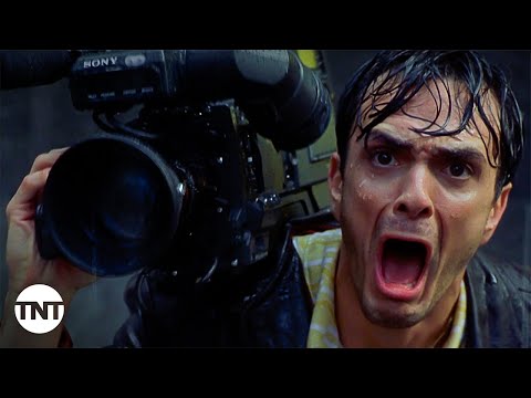 Godzilla Attacks New York City [CLIP] | Godzilla (1998) | TNT