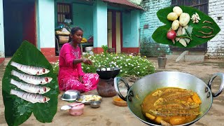 Fish Curry Cooking — Old Traditional Method