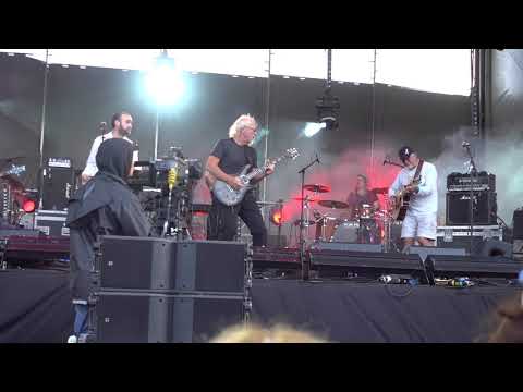 Martin Barre Band (w/ Clive, Dee, Peggy, Gerry): "Locomotive Breath" (Aug 10, 2019; Cropredy, UK)
