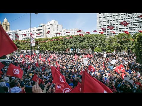 شاهد تونسيون يحتجون ضد الرئيس قيس سعيد ويتهمونه بإعادة الدكتاتورية