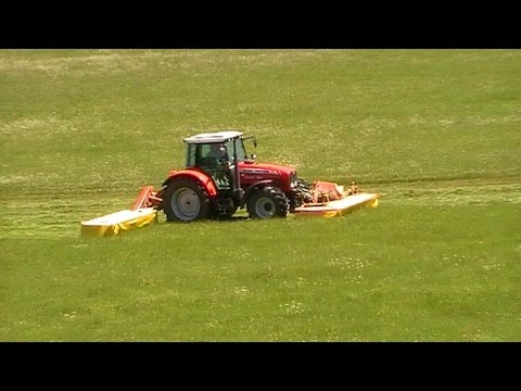 Massey Ferguson 5465 mit Pöttinger Mähkombi