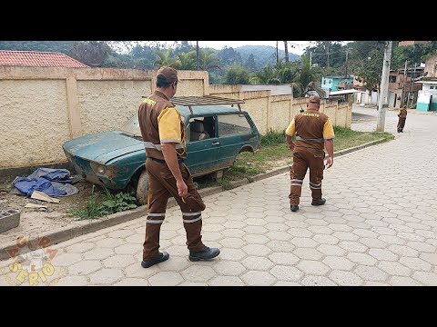 Operação calçadas e ruas limpas x Carros abandonados na Favela do Justinos, donos dos veículos tem até quarta – feira dia 19 para retirar os carros abandonados nas ruas da Favela.