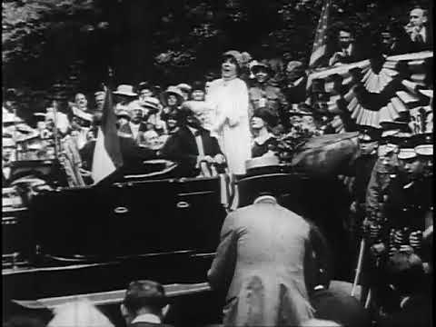 Sarah Bernhardt addresses crowd in Prospect Park, Brooklyn, 1917