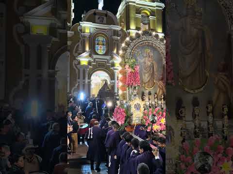 Señor de los Milagros con la Virgencita Candelaria del Socorro en el centro de la Ciudad de Trujillo