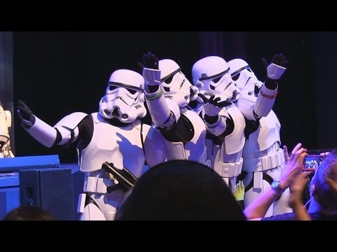 Stormtroopers sing "Let It Go" from Frozen plus other songs at Star Wars Weekends 2014