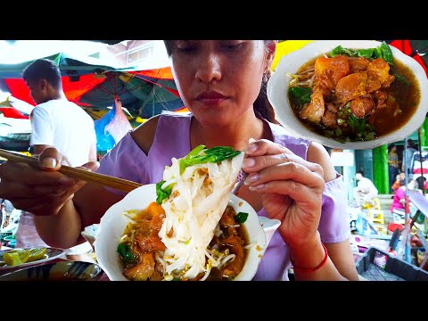 Beef Noodle Soup For Breakfast - Eating Delicious Breakfast At Chhbar Ampov Market