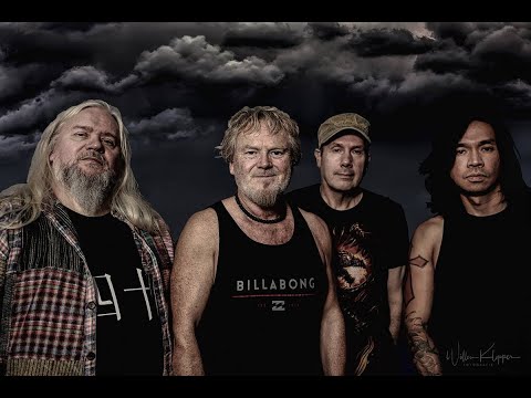PENDRAGON's Leader NICK BARRETT Talks New Album: “I'm Still In a Bit of a State of Shock About It”