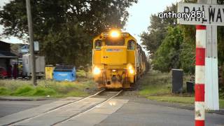 preview picture of video 'Kamo Rd Level Crossing. DC4790 and DBR1213.'