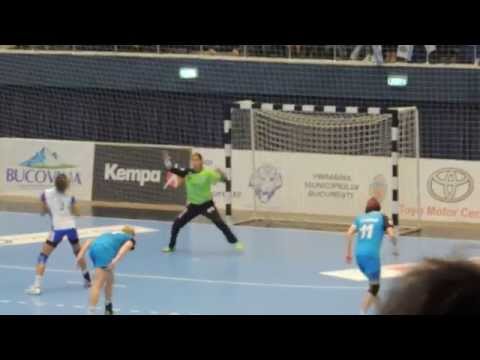 Alexandra Do Nascimento o invinge pe Mayssa Pessoa din 7m - CSM Bucuresti - HCM Baia Mare 29-23