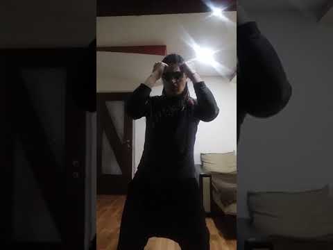 Ia uita-te la mine😆😆😆😆si hai sa dansam impreuna