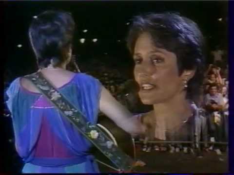 Concert live de Joan Baez à Paris en 1983