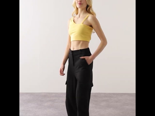 Video : ASYMMETRIC ESSENTIAL TOP CROP