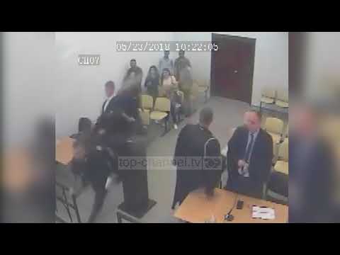 Pa Koment - VIDEO/ Momenti i arratisjes së 28-vjeçarit nga salla e gjyqit