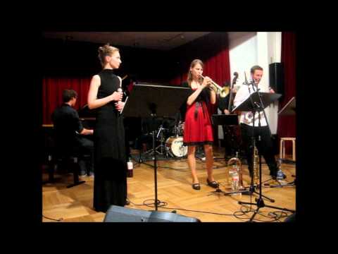 Czerwone jabłuszko- Polish folk song, arr. M. Gajdziewska.wmv
